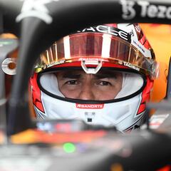 Checo Pérez batalla con la evolución del Red Bull