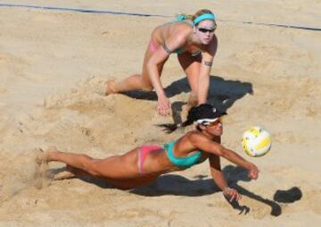 Campeonato femenino de voley playa Abierto de Hudson River Park de Nueva York.