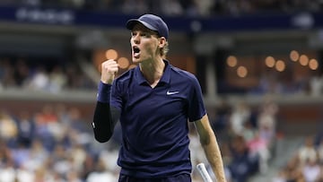 Jannik Sinner celebra un punto ante Felix Auger-Aliassime en el US Open.