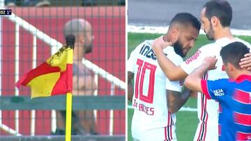 Dani Alv¨¦s atacado por avispas cuando se dispon¨ªa a sacar un c¨®rner