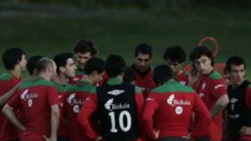 <b>CAMBIO DE RACHA. </b>El Athletic se ejercitó ayer a última hora de cara a un choque con el que quieren cambiar de paso después de tres derrotas seguidas.