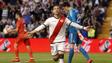 Embarba celebra uno de sus goles con el Rayo.