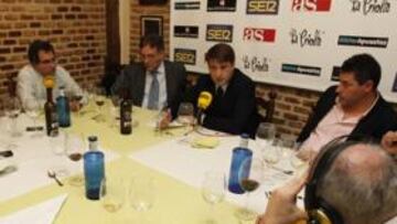 <b>MESA Y MANTEL. </b> Carlos Suárez estuvo ayer en 'La Criolla'.