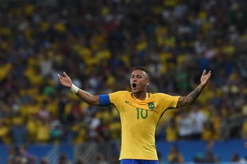 Antes del renacer de la mano de Tite y liderar por 10 puntos la eliminatoria de Conmebol rumbo a Rusia 2018, la ‘Canarinha’ que venía de la humillación en su propio Mundial ante Alemania, había sufrido un batacazo en la Copa América Centenario 2016. Un gol de Raúl Ruidíaz certificó la eliminación de la pentacampeona del mundo en la fase de grupos del torneo, uno de los puntos más bajos en la historia del fútbol brasileño y que consumó la despedida de Dunga, para bendición de la ‘Verdeamarela’.