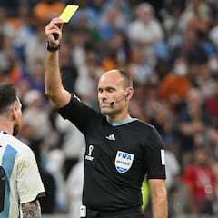 Mateu Lahoz, un récord Mundial en un mar de críticas