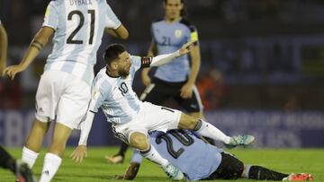 Argentina's Lionel Messi is fouled by Uruguay's Alvaro Gonzalez during a 2018 World Cup qualifying soccer match in Montevideo, Uruguay, Thursday, Aug. 31, 2017.(AP Photo/Natacha Pisarenko)