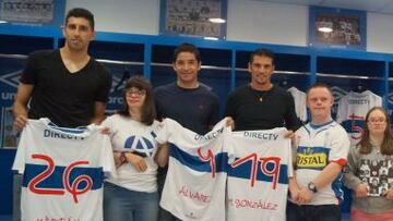 Maripán, Alvarez, Mark González, Gutiérrez y Toselli posaron con las nuevas camisetas.