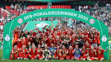 Soccer Football - DFB Cup - Women's Final - Bayern Munich v Werder Bremen - RheinEnergieStadion, Cologne, Germany - May 1, 2025 Bayern Munich players celebrate with the trophy after winning the Women's DFB Cup REUTERS/Thilo Schmuelgen DFB REGULATIONS PROHIBIT ANY USE OF PHOTOGRAPHS AS IMAGE SEQUENCES AND/OR QUASI-VIDEO.