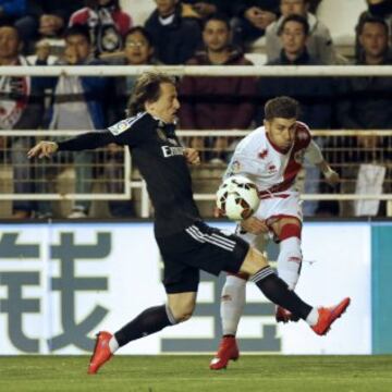 Embarba y Luka Modric.