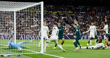 1-1. Córner que logra rematar Gvardiol ante Bellingham, repele Courtois y el rechace lo aprovecha O'Reilly para empujar el balón al fondo de la portería.