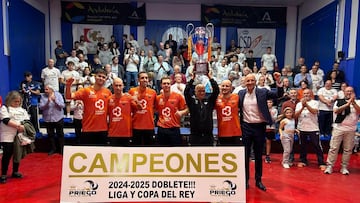 El Cajasur, con el trofeo de campeón de Liga