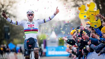 Van der Poel vuelve a lo suyo