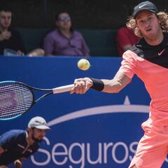 Jarry vence en duro partido a Kicker y avanza en Roma