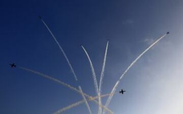 Acrobacias de los aviones L-39 Albatross del equipo Latvian Baltic Bees.