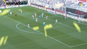 La suerte sonrió al Atlético en Vallecas: el gol de Griezmann que golpeó en un hombro rival