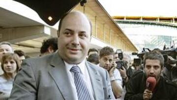 Oriol Giralt lleva 9.473 firmas al Camp Nou