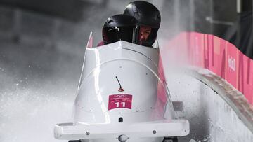 Nadezhda Sergeeva y Anastasia Kocherzhova compiten durante la prueba de bobsleigh en los Juegos Ol&iacute;mpicos de Invierno de Pyeongchang.