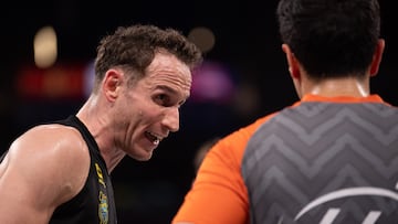 Pol¨¦mica arbitral tras el Tenerife-Unicaja: rajada de Marcelinho