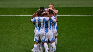 Argentina players celebrate their team's first goal in the men's group B football match between Ukraine and Argentina during the Paris 2024 Olympic Games at the Lyon Stadium in Lyon on July 30, 2024. (Photo by Olivier CHASSIGNOLE / AFP)