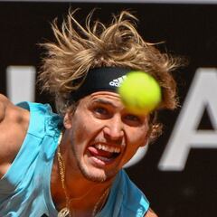 Zverev y Tsitsipas, a cuartos