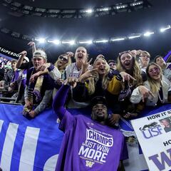 Woman goes viral for flashing ESPN cameras during Sugar Bowl