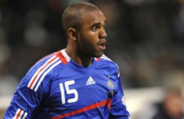 Florent Sinama Pongolle fue la gran estrella del Mundial del 2001, en la que llevó a Francia su primera corona. Luego, su carrera nunca pudo consolidarse y actualmente juega en la MLS.