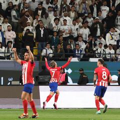 Por más charlas ante la estatua de Luis