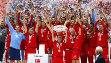 Se salvan Hamburgo y Stuttgart; el Bayern celebra el título