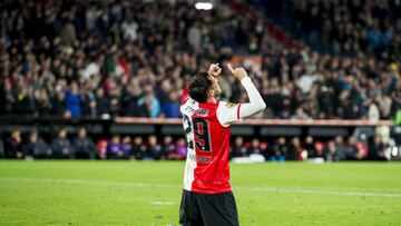 Rotterdam (Netherlands), 21/10/2023.- Santiago Gimenez of Feyenoord celebrates scoring the 2-0 goal during the Dutch Eredivisie match between Feyenoord Rotterdam and Vitesse in Rotterdam, the Netherlands, 21 October 2023. (Países Bajos; Holanda) EFE/EPA/COR LASKER