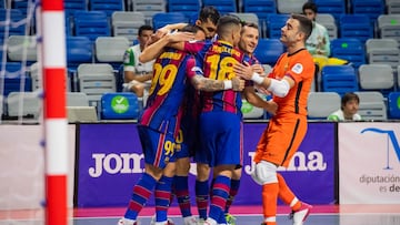 La plantilla del Bar&ccedil;a celebra uno de los goles ante el Betis en la Copa del Rey.