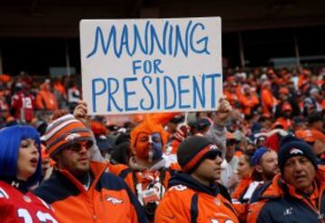 Este fan propone a Manning como presidente. Suponemos, por los colores, que a Peyton. No sé si el país soportaría a Eli con George Bush Jr. tan reciente.