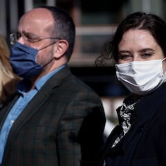 El motivo por el que Madrid priorizará a los camareros en el plan de vacunación