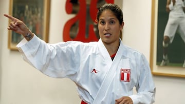 Alexandra Grande, posando para As en su vista a la redacción.