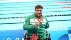 Arnulfo Castorena gana medalla de oro en paranatación