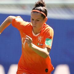 El Betis renueva a Van Dongen, la jugadora holandesa que tiñó de verdiblanco el Mundial