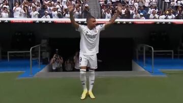 Domina la escena como nadie: la icónica salida de Mbappé al Bernabéu que ya es fenómeno mundial 