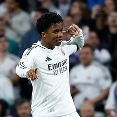 Endrick enamora al Bernabéu