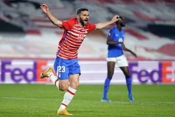 1-0. Jorge Molina celebr¨® el primer gol.