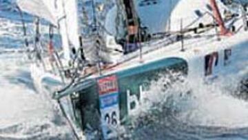 <b>AFIANZADO. </b>El 'Pakea' navega firme en tercera plaza.