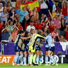Aprobados y suspensos de España: Cardona da confianza a La Roja
