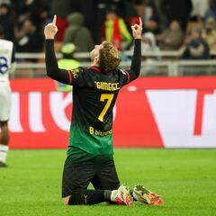 Santiago Giménez levanta la mano en Europa y Milán lo agradece