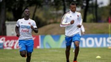 Deiver Machado (izq) y Harold Preciado durante el microciclo de la Selecci&oacute;n Colombia.