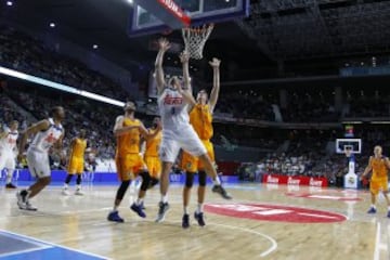 Se convirtió con sus tres capturas ante el Barcelona en el máximo reboteador histórico de la Liga Endesa con 4.293. El pívot fue homenajeado durante el propio Clásico cuando atrapó ese balón que le permitía entrar en la historia. El duelo se detuvo y Felipe recibió junto a su familia una placa que lo acreditaba como el mejor de todos los tiempos en el rebote.