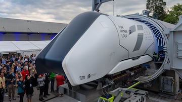 The China Aerospace Science and Industry Corporation ran a test and a high-speed train, using maglev technology, has broken its previous record of 387mph.