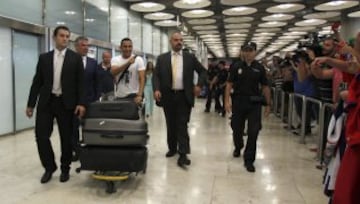 Llegada al aeropuerto Adolfo Suárez Madrid-Barajas de Keylor Navas.