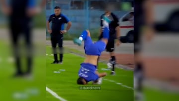 Parece una inocentada por parte del jugador que por poco termina lesionado.
