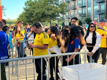 Hinchas de la Selección Colombia en Nueva Jersey listos para el debut de Néstor Lorenzo.