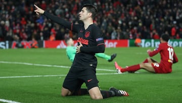 Morata celebra el 2-3 en Anfield