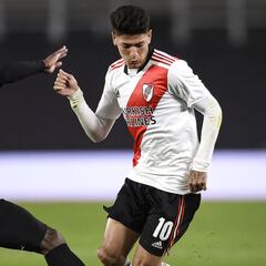 Góez anota con Colón frente a un River con Carrascal activo