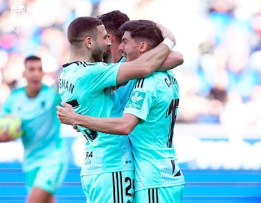 Neva puso las tablas ante el Huesca, con un crucial tanto al filo del descanso. El lateral del Granada recibió un balón en la frontal y tiró de recurso de delantero en su disparo: lanzamiento con el interior, que se alojó en la portería pegadita al palo izquierdo de Andrés Fernández.